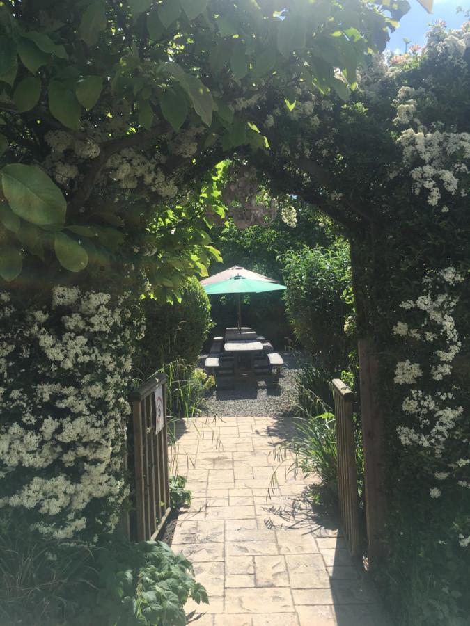 The Hawthornes Licensed Guest House 诺廷利 外观 照片